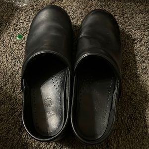Dansko size 39 black nursing clogs.